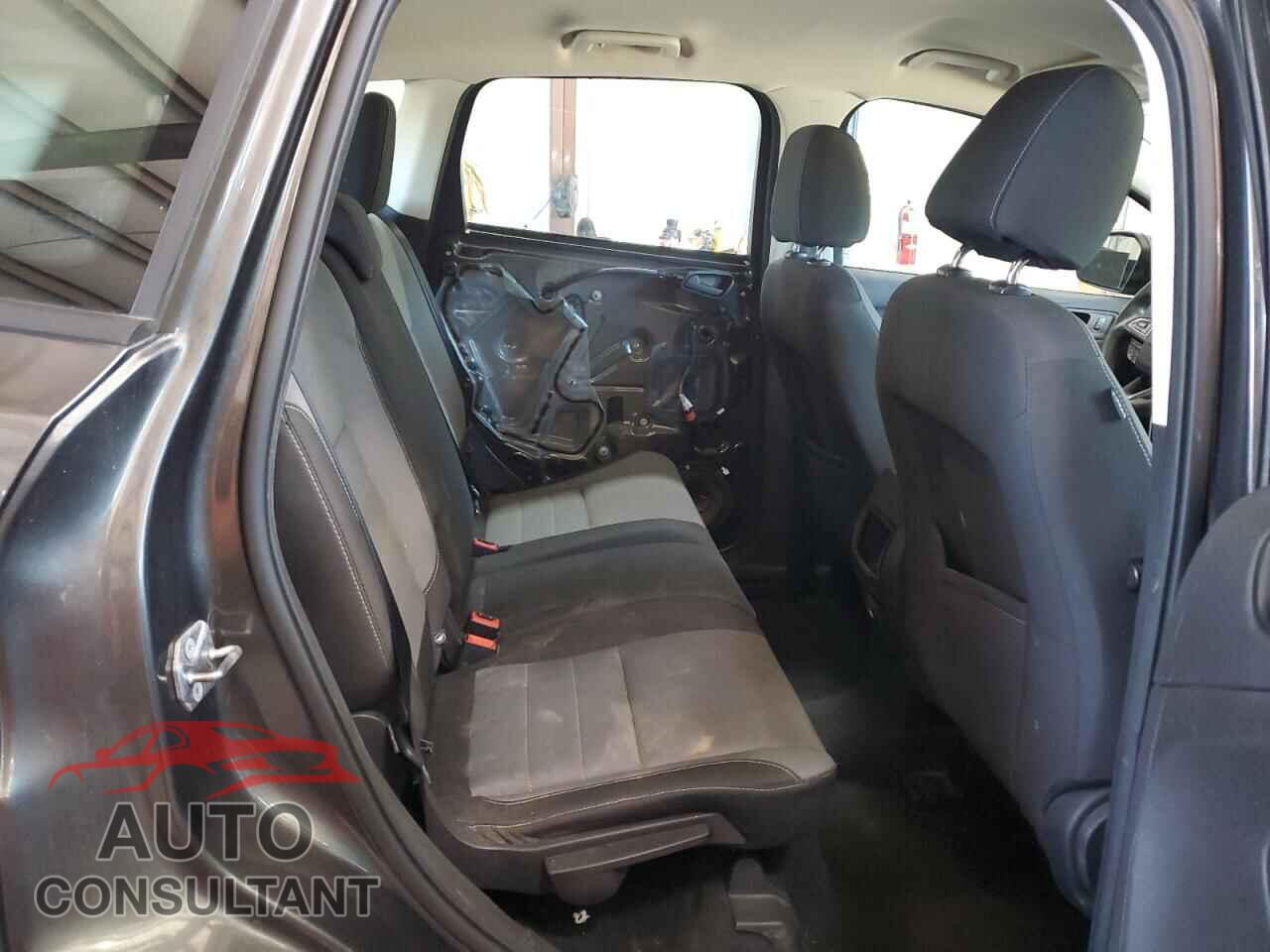 FORD ESCAPE 2017 - 1FMCU0F77HUD37268