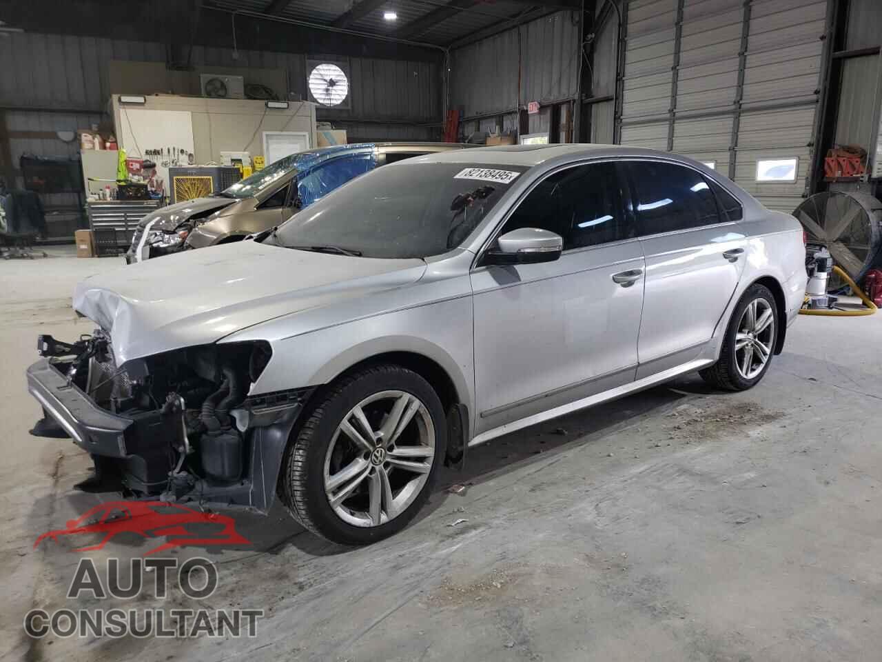 VOLKSWAGEN PASSAT 2015 - 1VWCV7A39FC054045