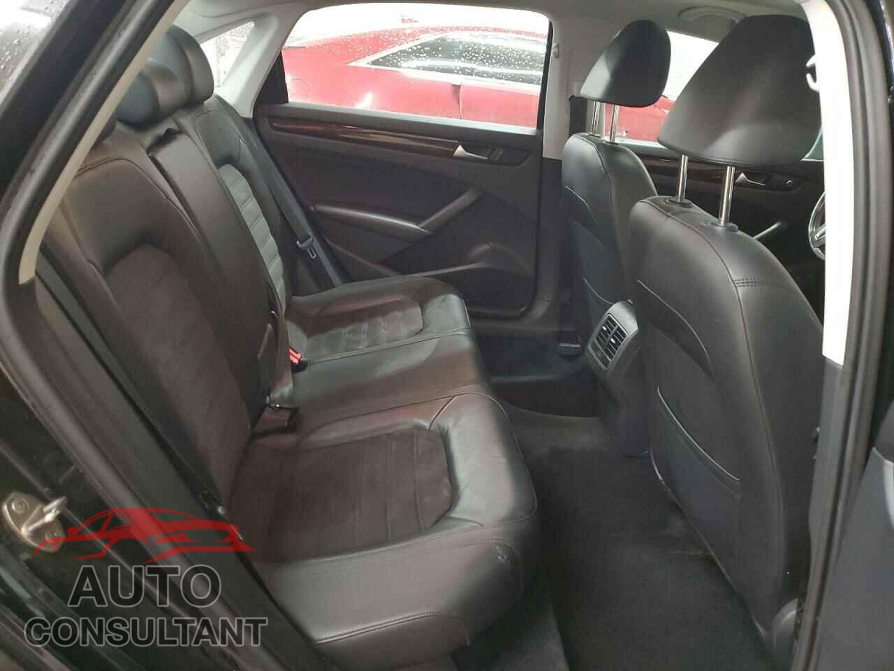 VOLKSWAGEN PASSAT 2015 - 1VWCV7A32FC055960