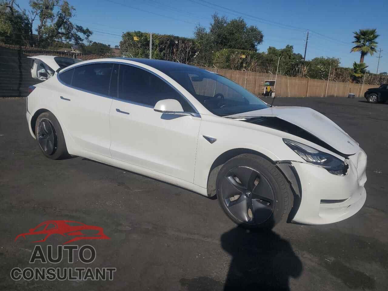 TESLA MODEL 3 2018 - 5YJ3E1EA0JF053855