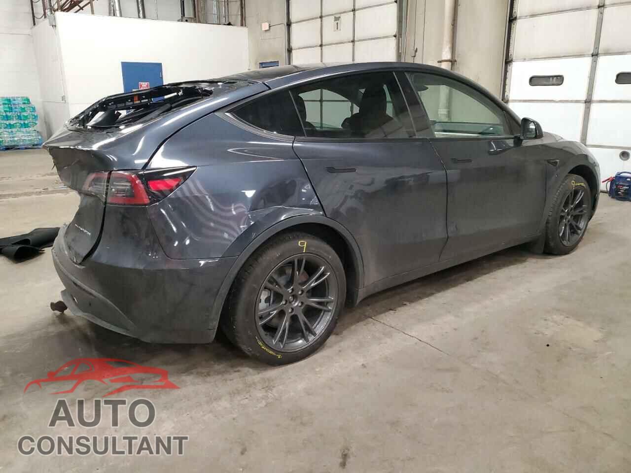 TESLA MODEL Y 2024 - 7SAYGAEE8RF200330