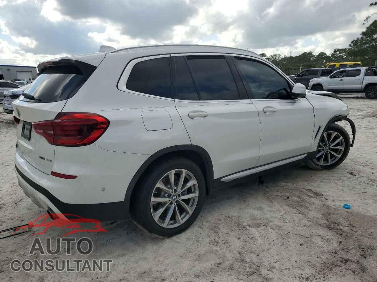 BMW X3 2018 - 5UXTR9C52JLD71659