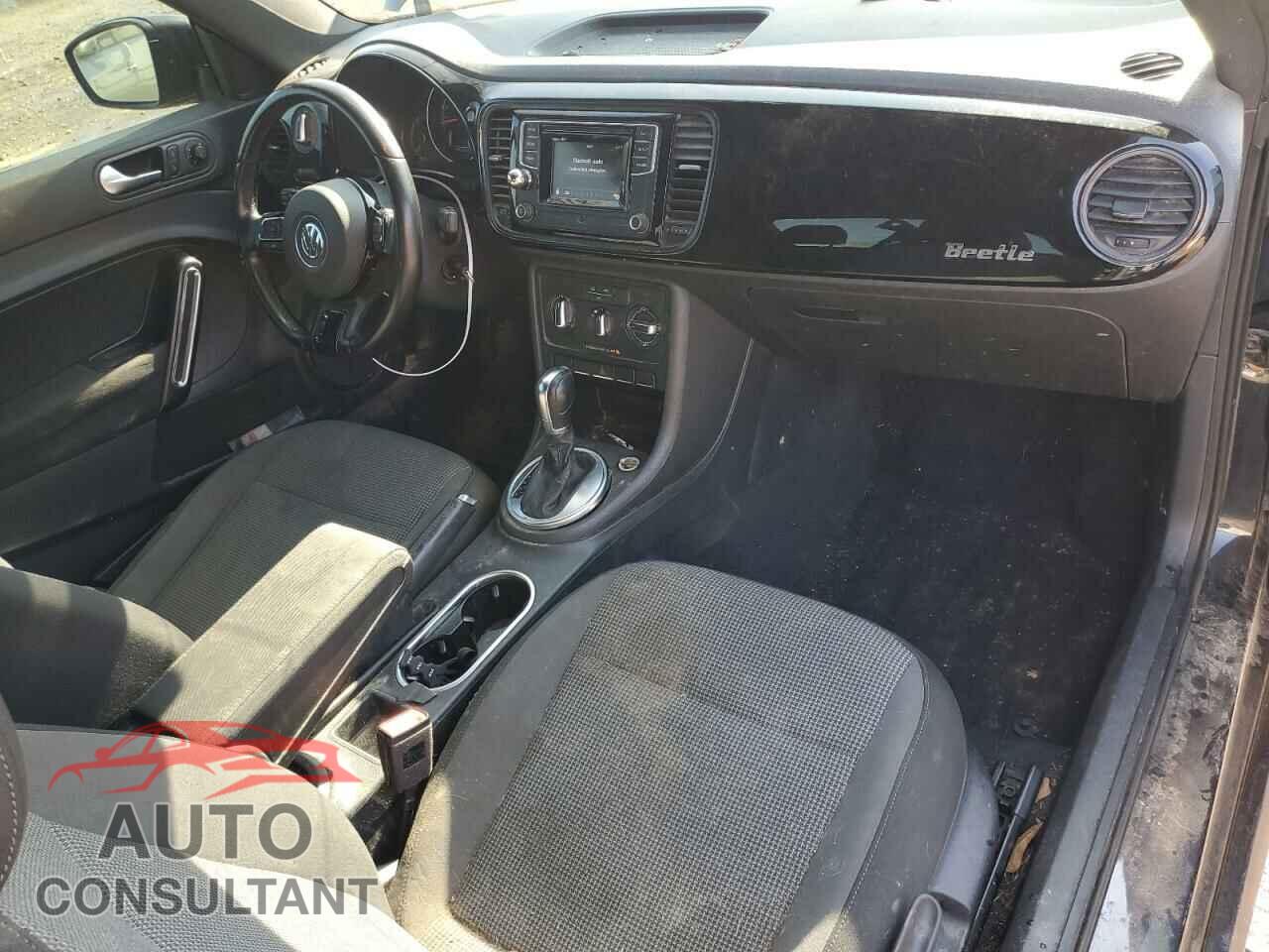 VOLKSWAGEN BEETLE 2017 - 3VWF17AT7HM615904