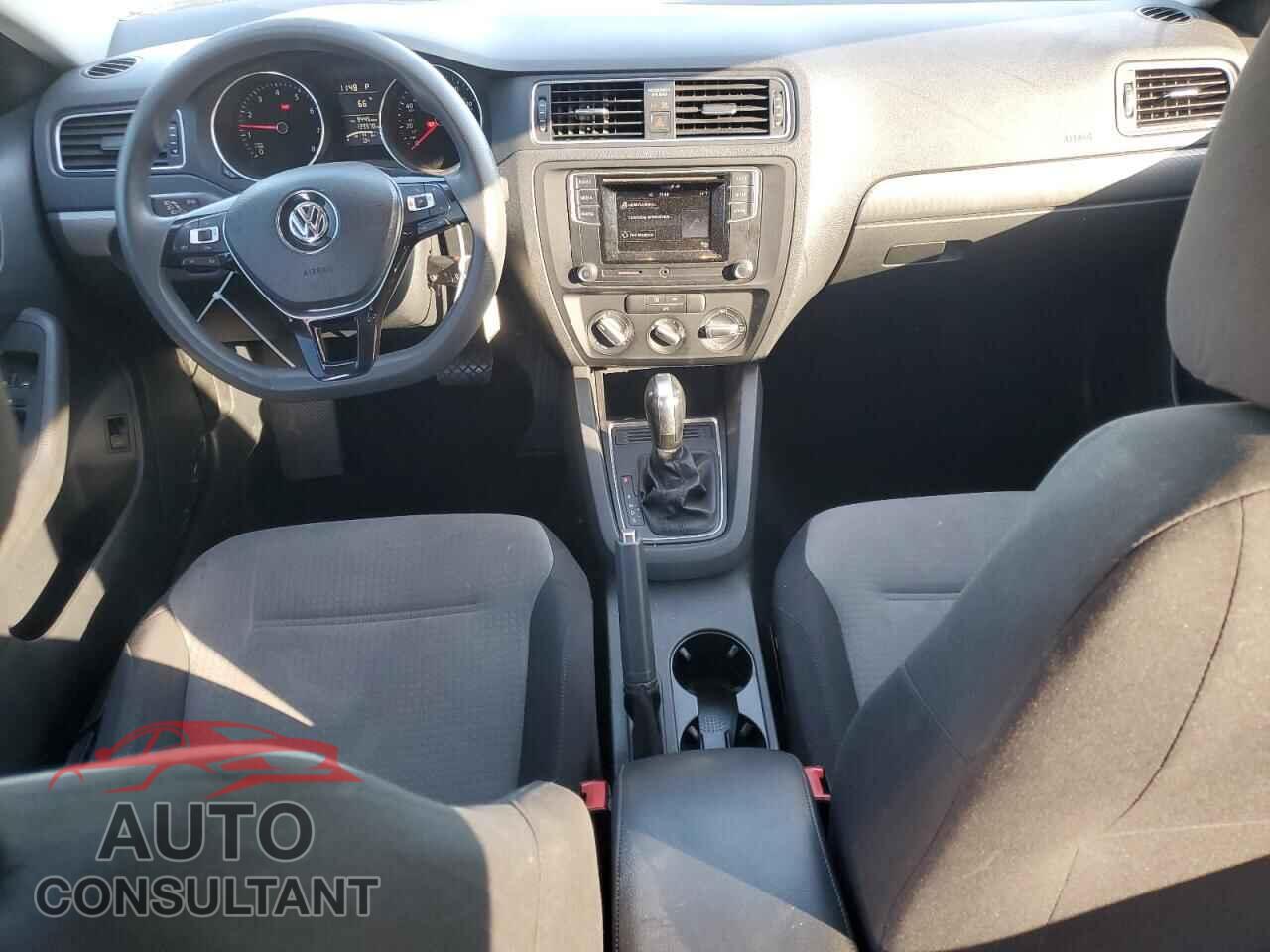 VOLKSWAGEN JETTA 2017 - 3VW2B7AJ5HM248088