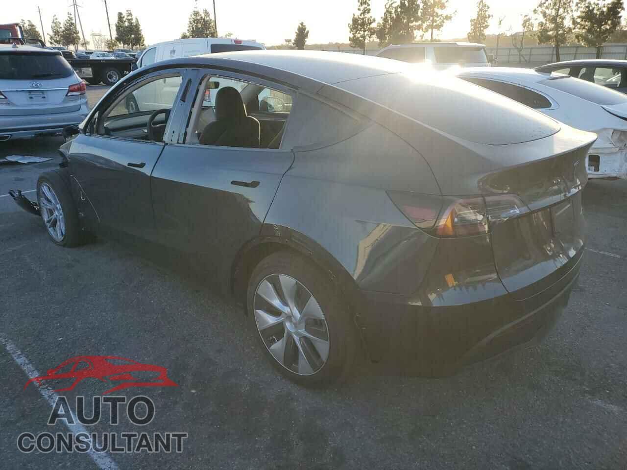 TESLA MODEL Y 2024 - 7SAYGDEE1RF002710