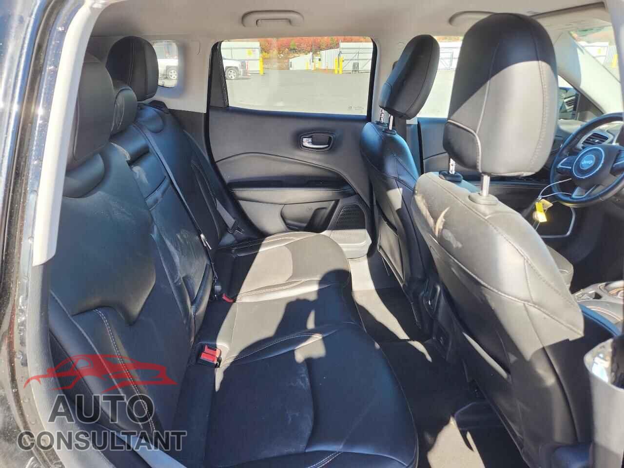 JEEP COMPASS 2018 - 3C4NJDBB4JT281748