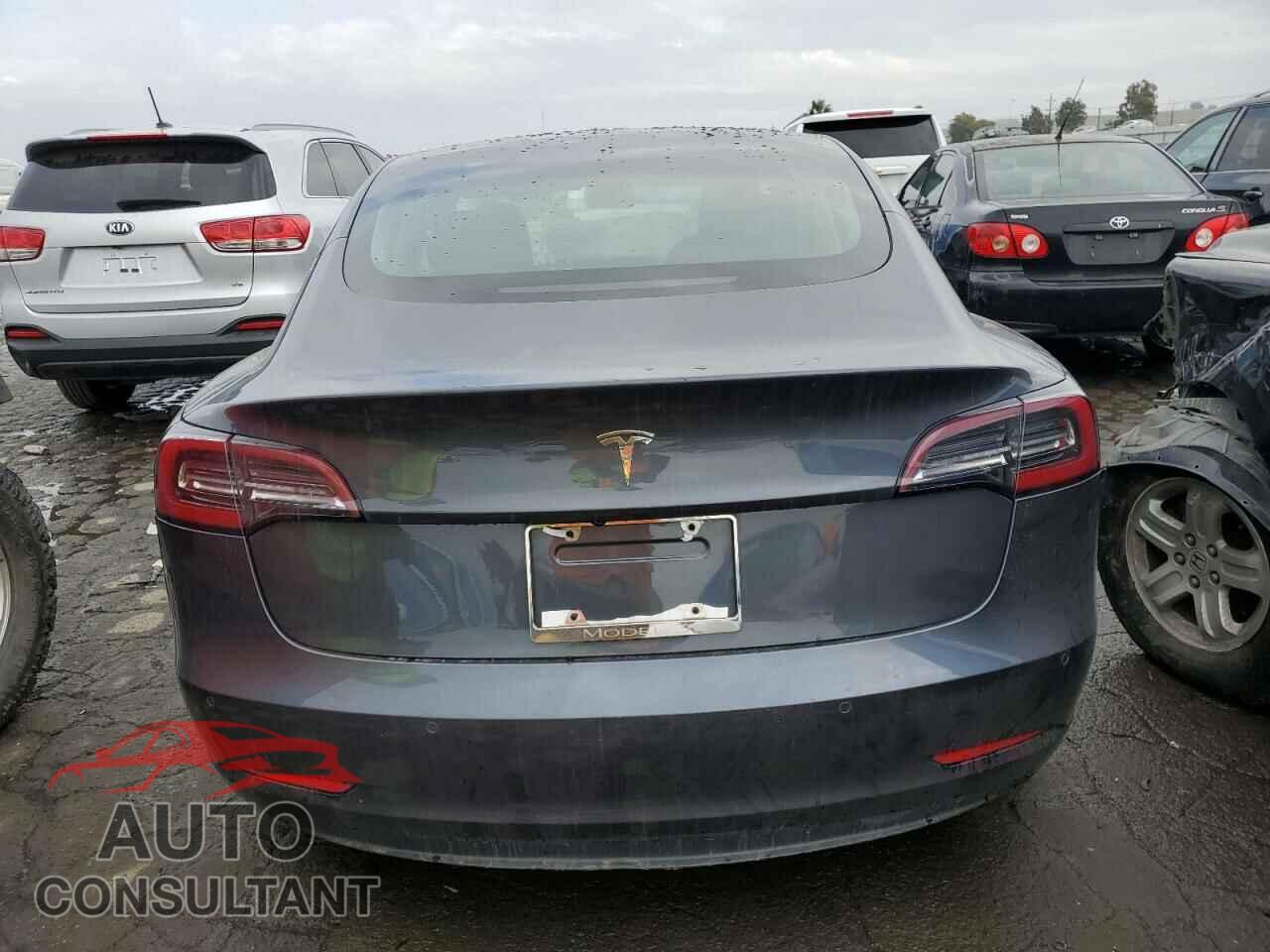 TESLA MODEL 3 2018 - 5YJ3E1EA5JF050529