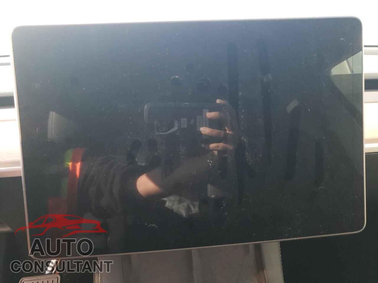 TESLA MODEL Y 2024 - 7SAYGDEE9RF024325