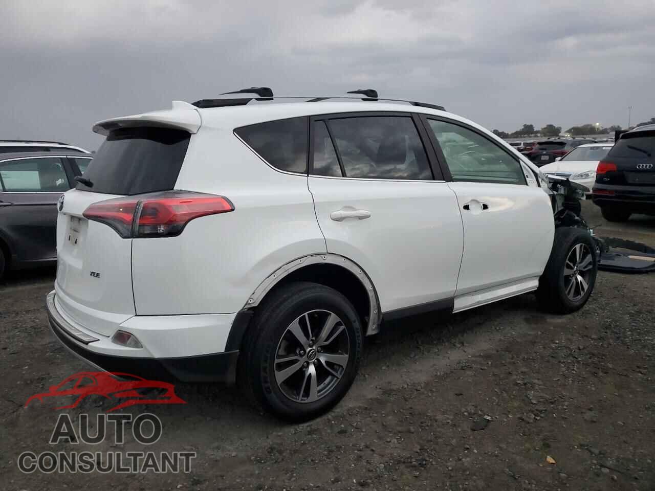 TOYOTA RAV4 2017 - JTMWFREV2HD102812