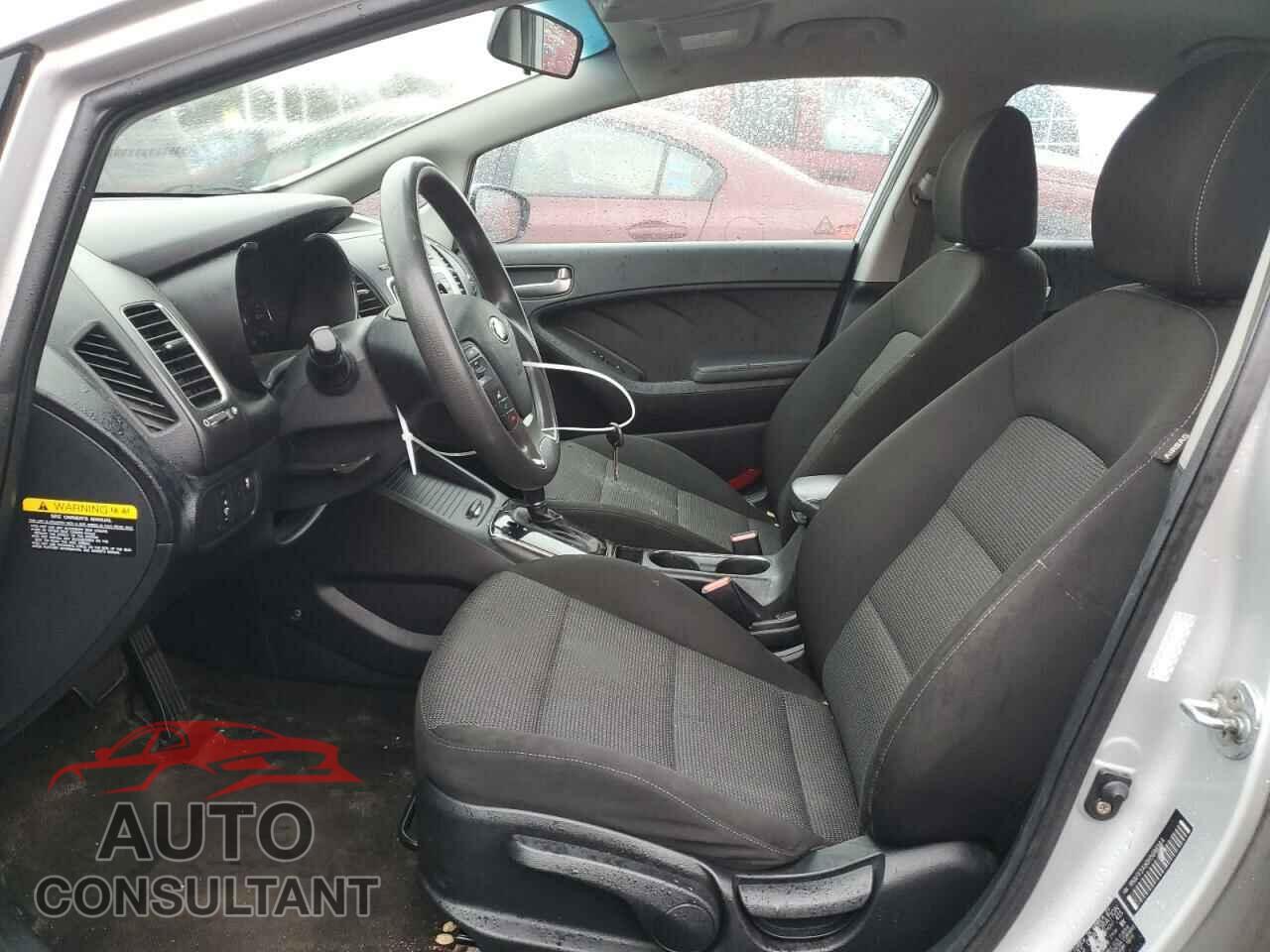 KIA FORTE 2017 - KNAFK5A80H5696344