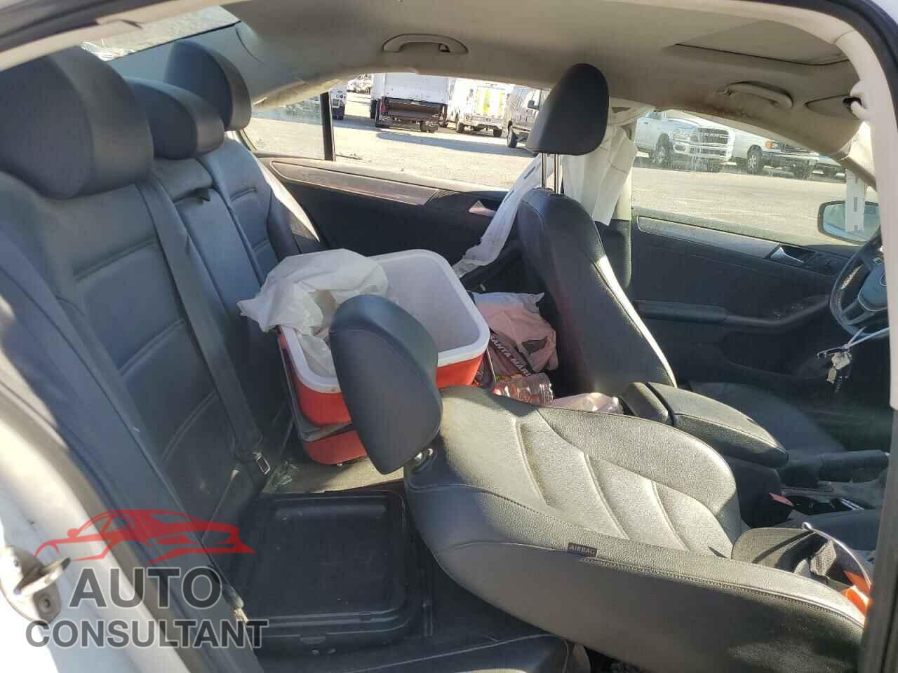VOLKSWAGEN JETTA 2017 - 3VWDB7AJXHM267633