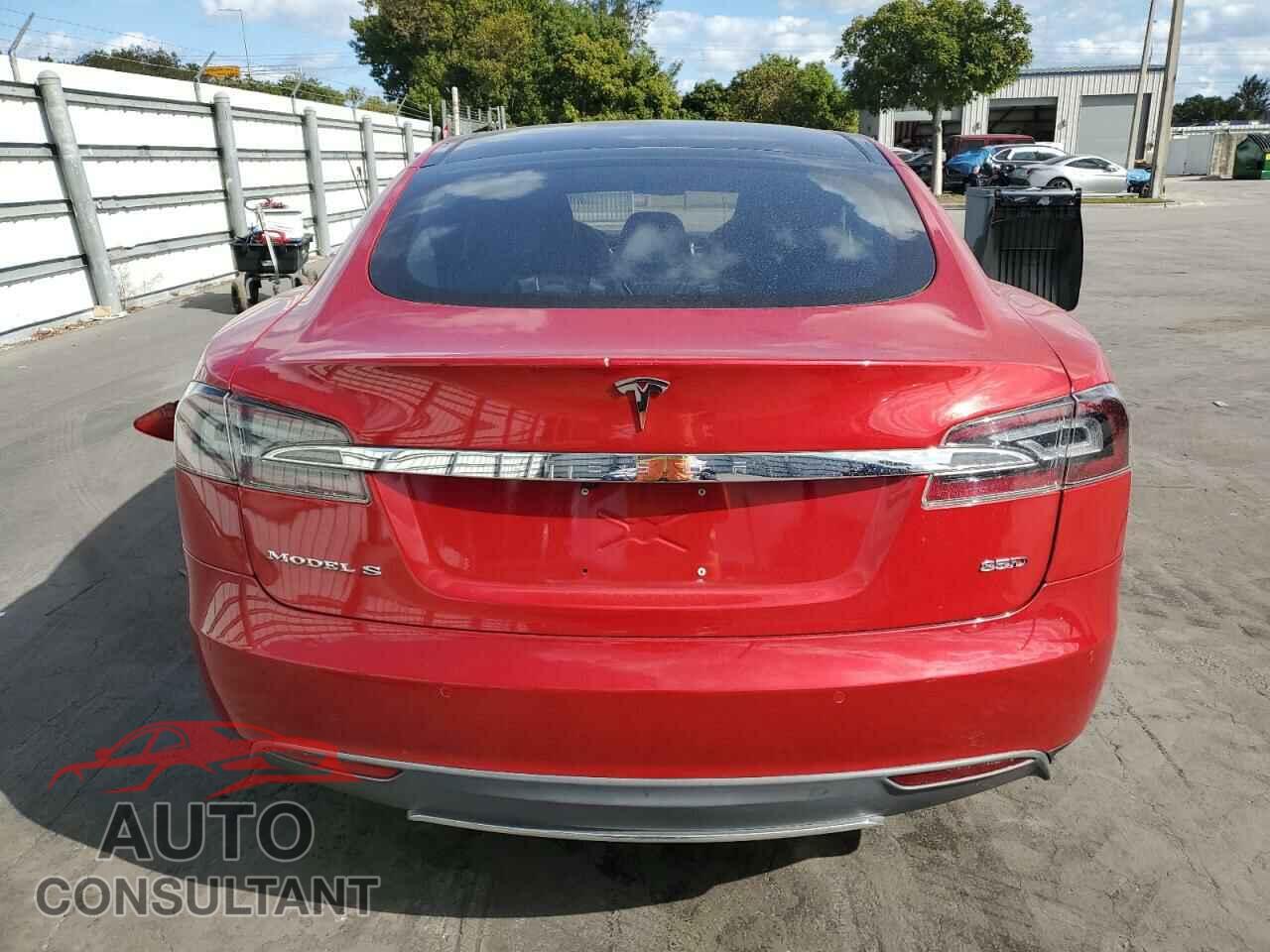 TESLA MODEL S 2015 - 5YJSA1H28FFP70863