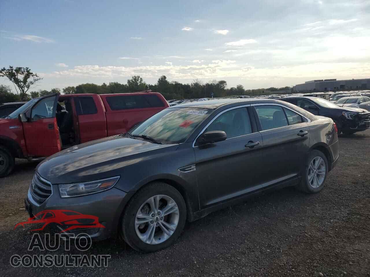 FORD TAURUS 2018 - 1FAHP2D88JG106530