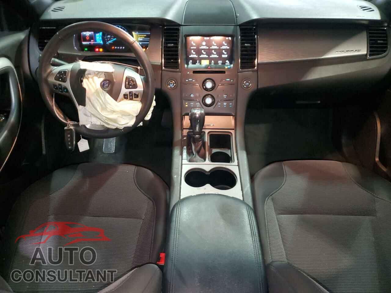 FORD TAURUS 2018 - 1FAHP2E86JG117122
