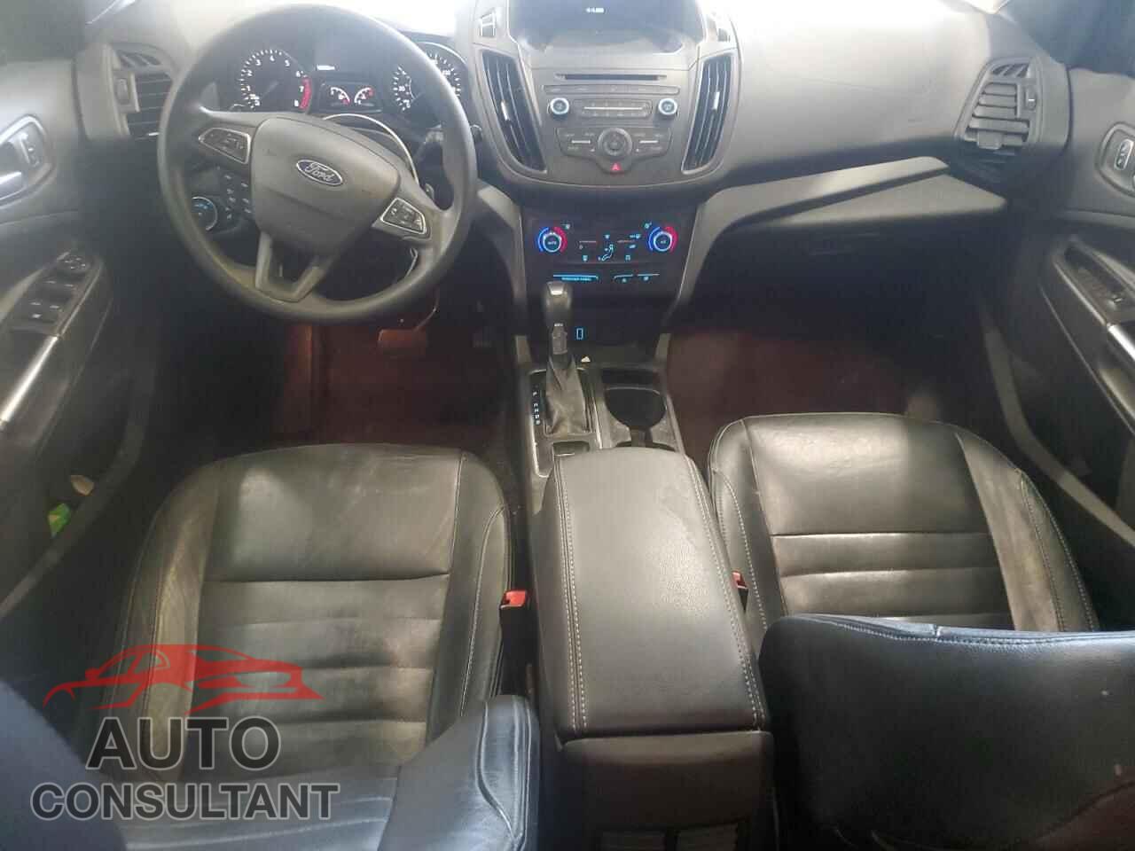 FORD ESCAPE 2017 - 1FMCU9G90HUD44955