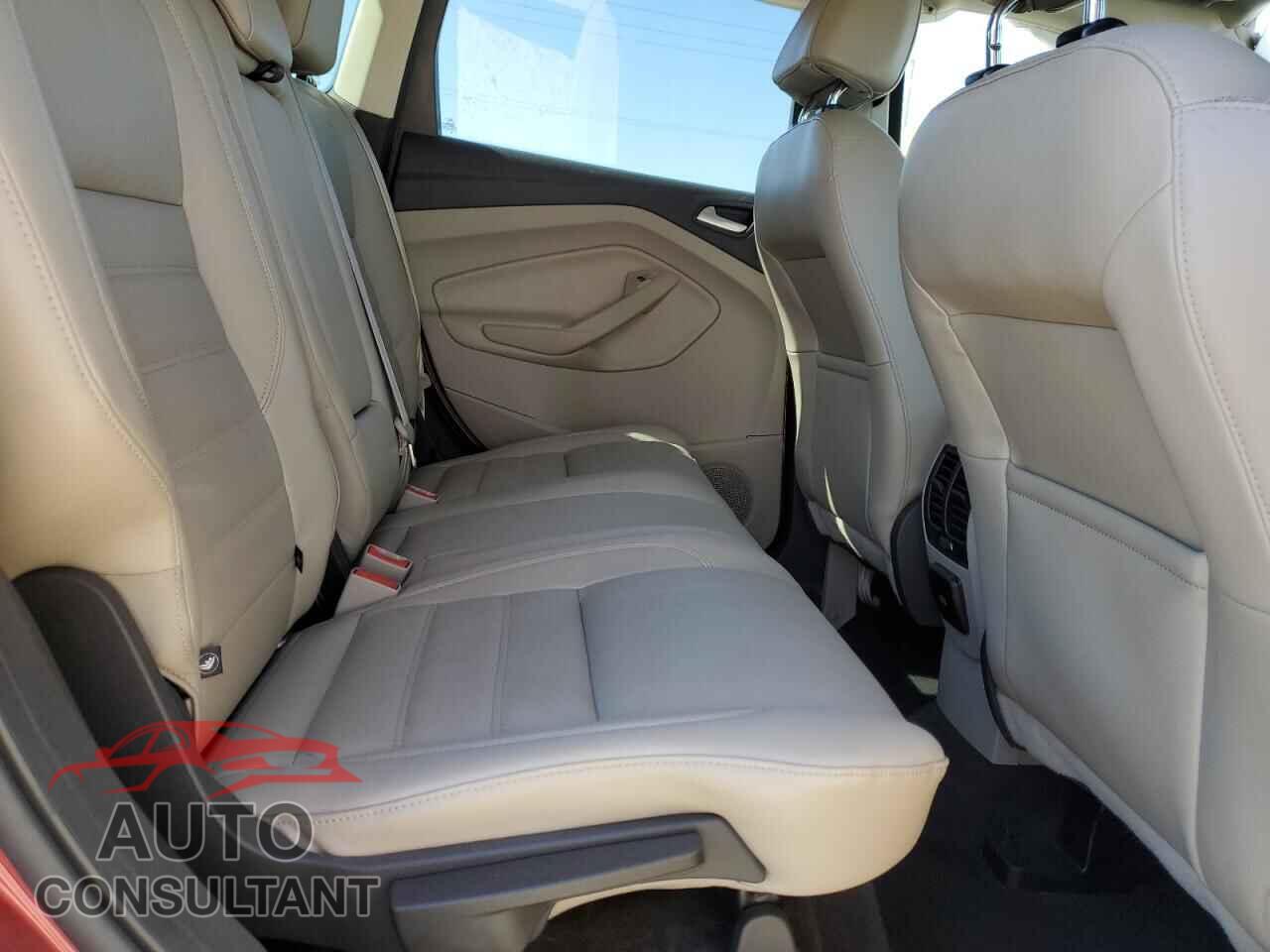 FORD ESCAPE 2017 - 1FMCU9JD6HUC31301