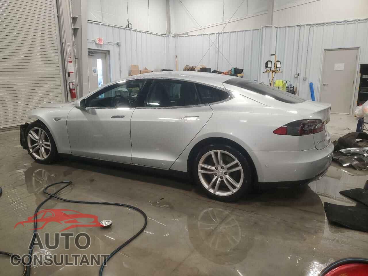 TESLA MODEL S 2015 - 5YJSA1S28FF090616