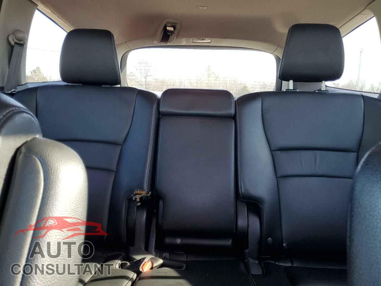 HONDA PILOT 2016 - 5FNYF5H57GB016223