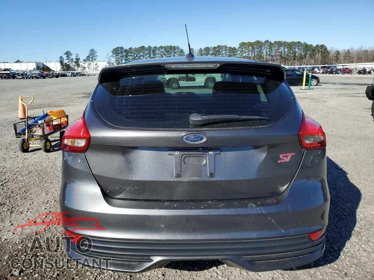 FORD FOCUS 2015 - 1FADP3L92FL372526