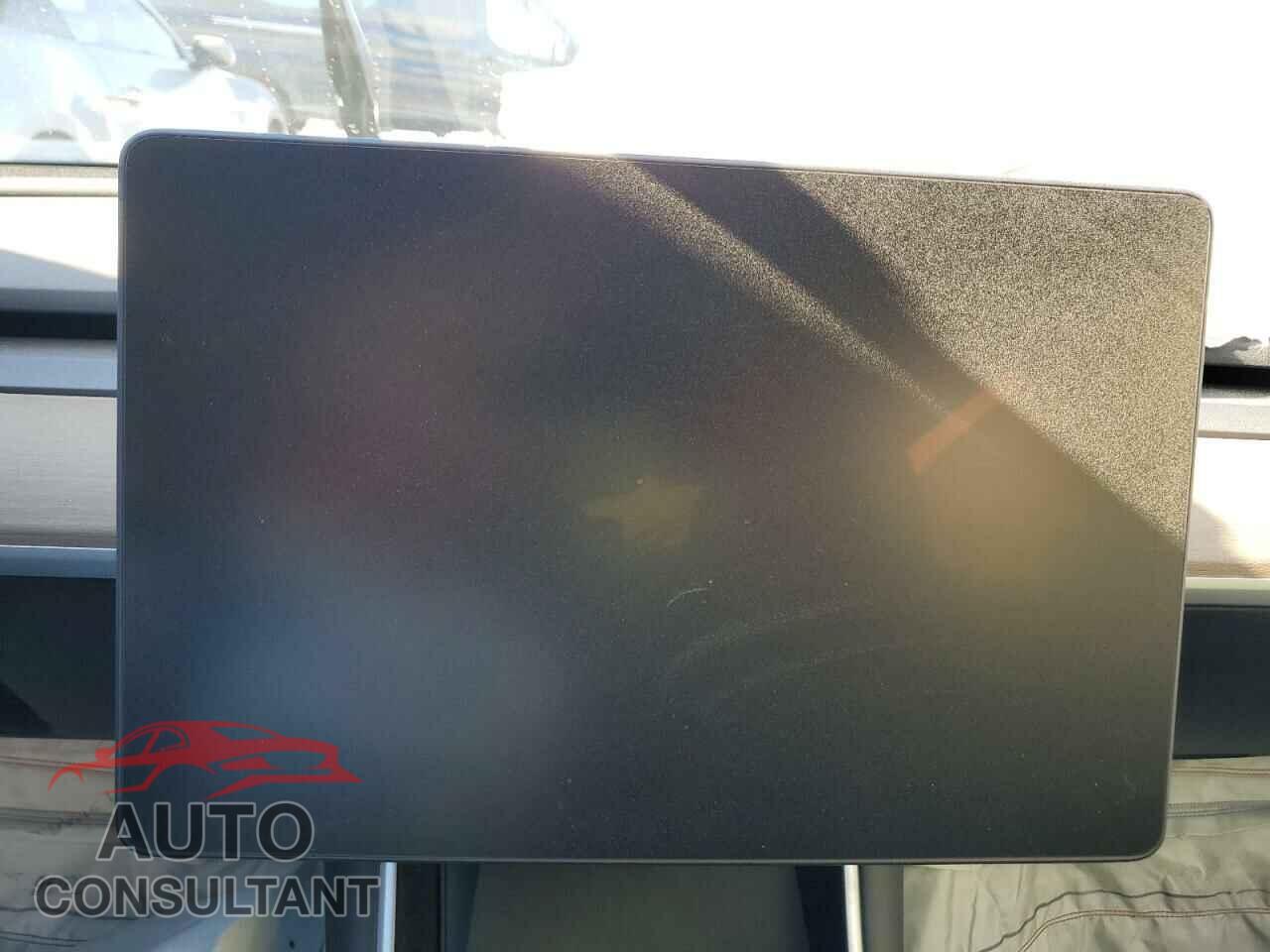 TESLA MODEL 3 2019 - 5YJ3E1EA6KF307652