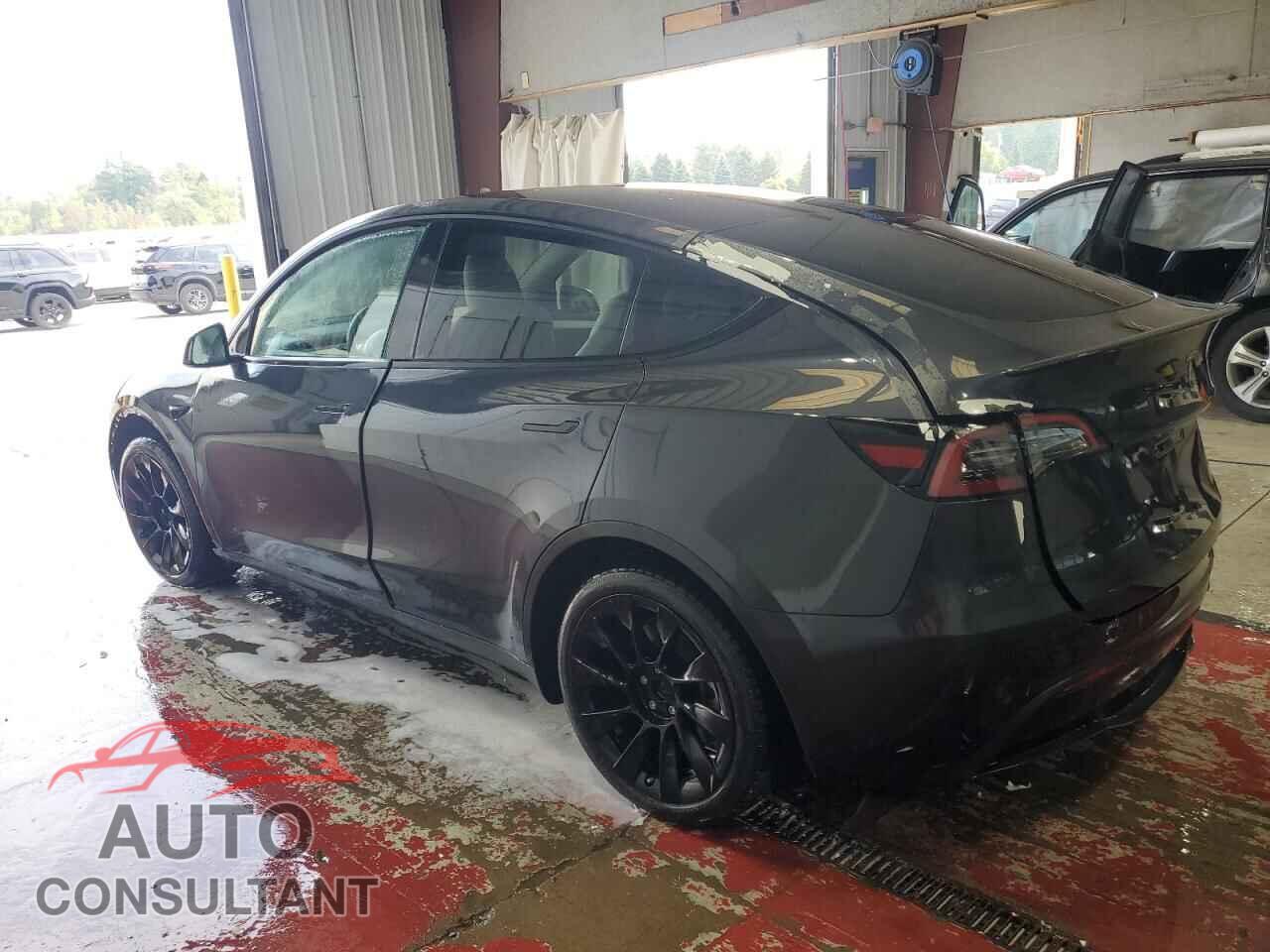 TESLA MODEL Y 2024 - 7SAYGAEE6RF037080