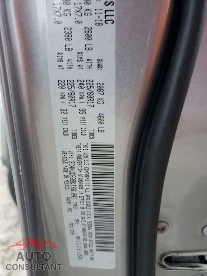 JEEP COMPASS 2019 - 3C4NJDBB9KT661041