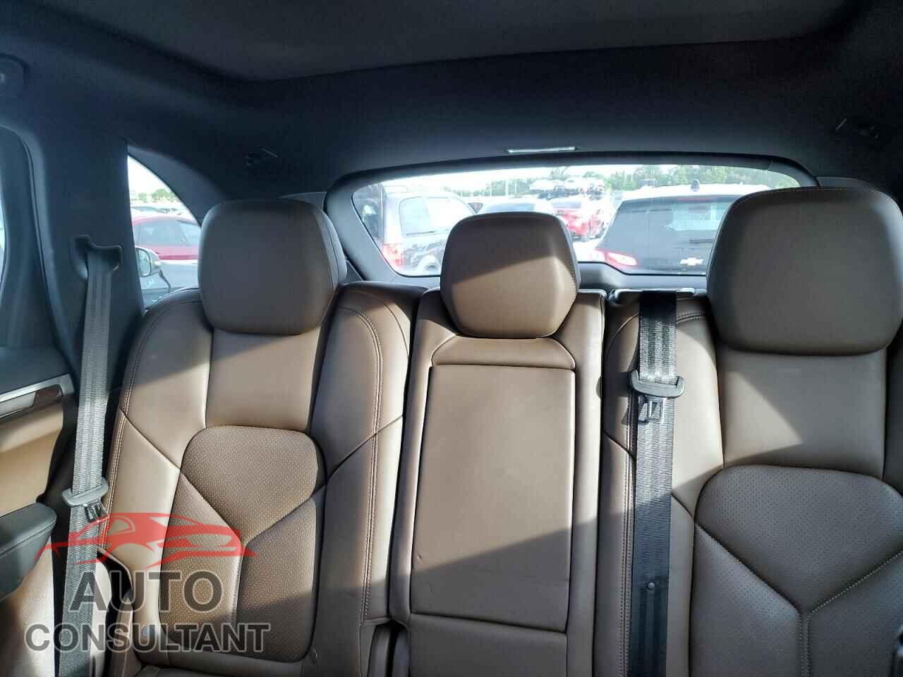 PORSCHE CAYENNE 2015 - WP1AB2A2XFLA59962