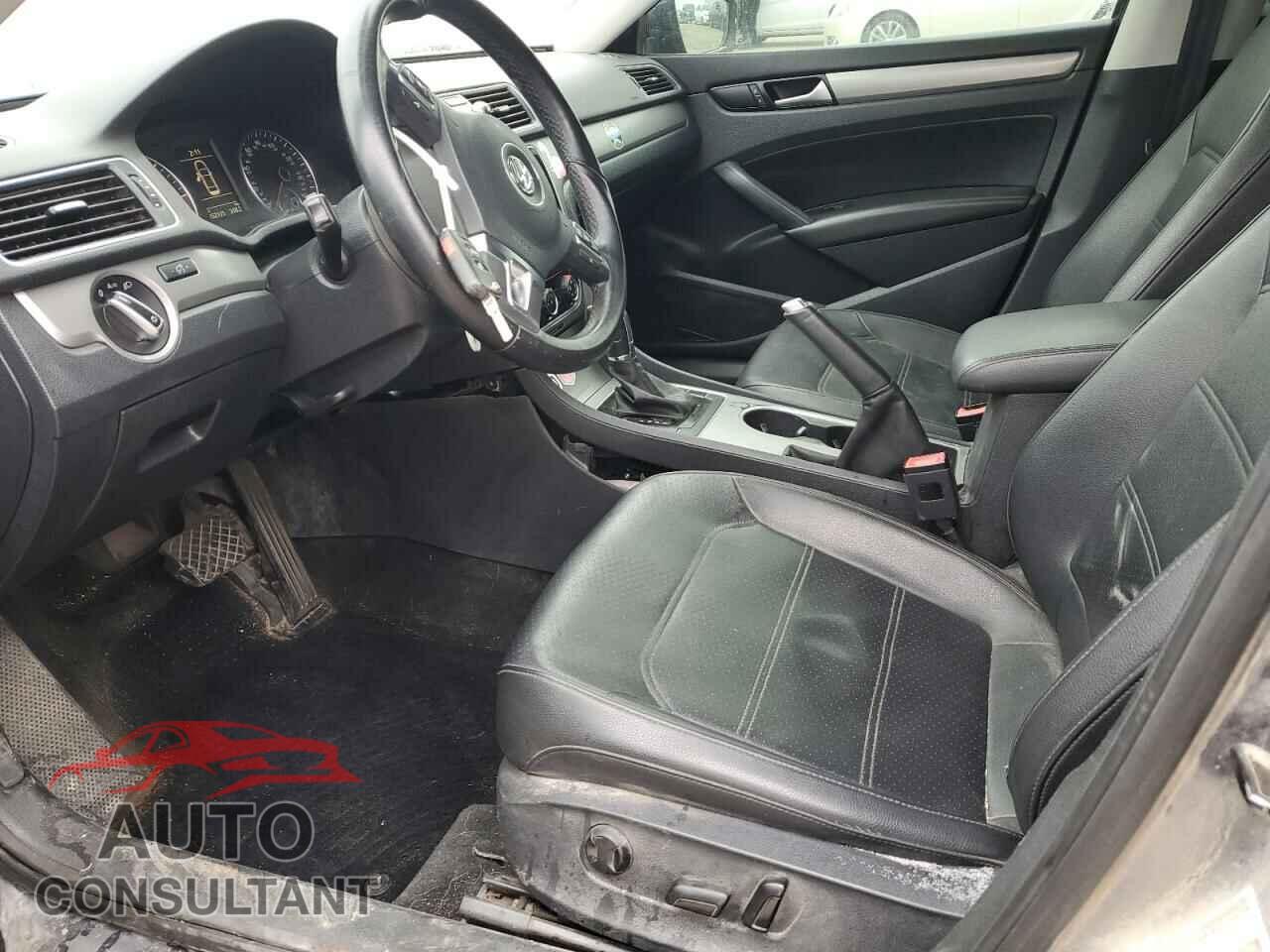 VOLKSWAGEN PASSAT 2014 - 1VWBN7A33EC050695