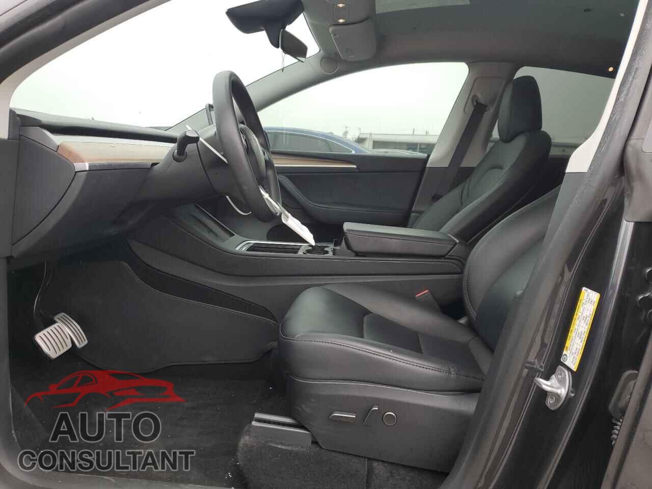 TESLA MODEL Y 2024 - 7SAYGDEF8RF024552