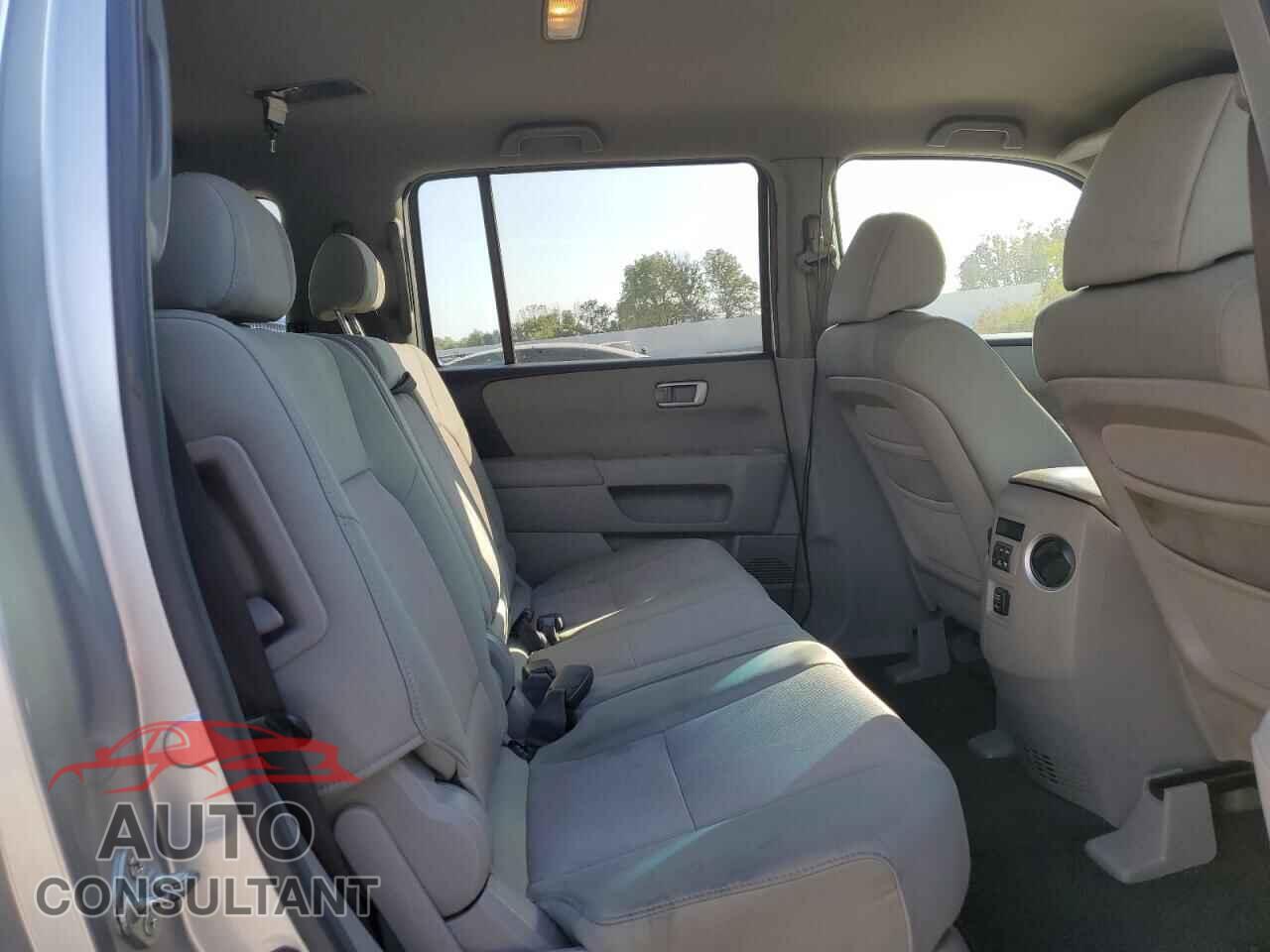 HONDA PILOT 2010 - 5FNYF3H43AB002032