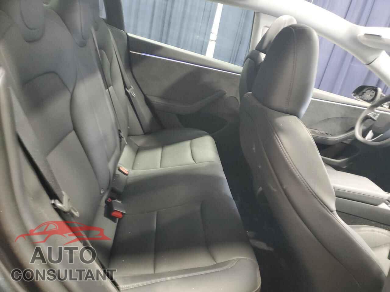 TESLA MODEL 3 2024 - 5YJ3E1EB4RF743564
