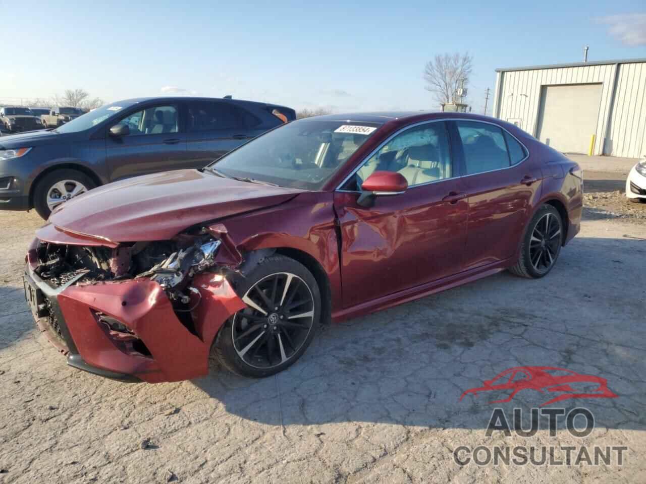 TOYOTA CAMRY 2018 - 4T1B61HK8JU663518