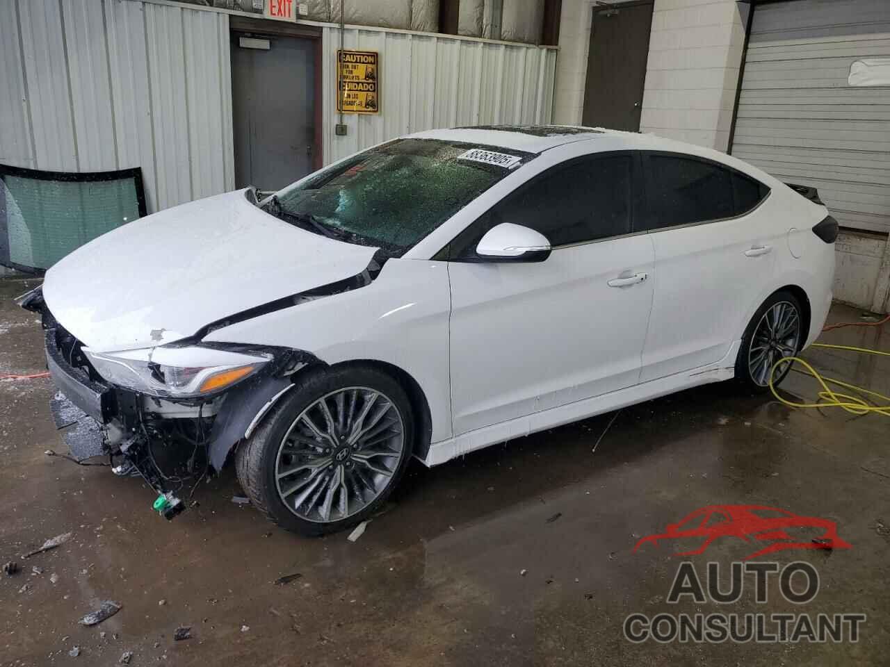 HYUNDAI ELANTRA 2018 - KMHD04LB5JU576565
