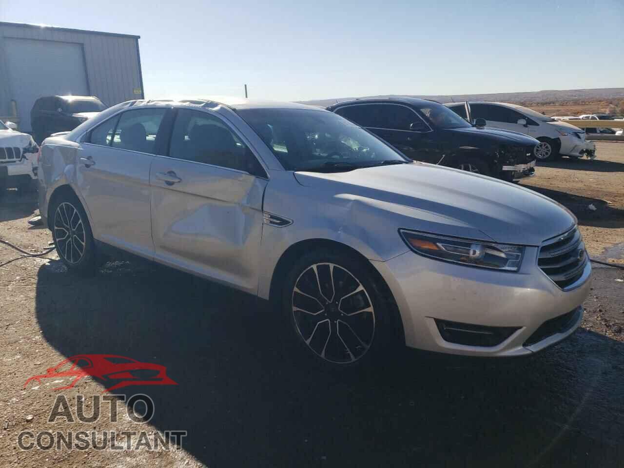 FORD TAURUS 2017 - 1FAHP2E82HG125731
