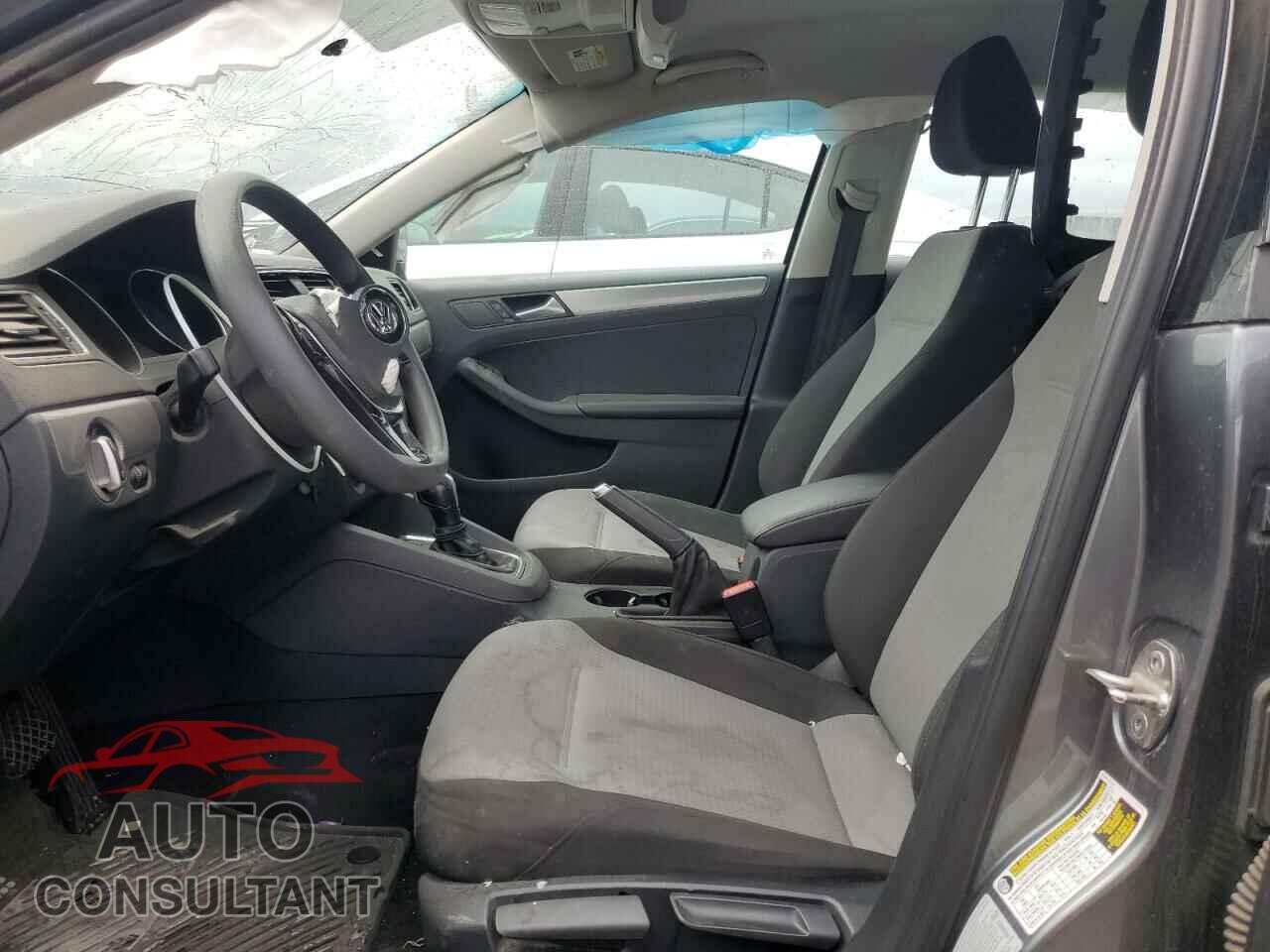 VOLKSWAGEN JETTA 2017 - 3VW2B7AJXHM211733