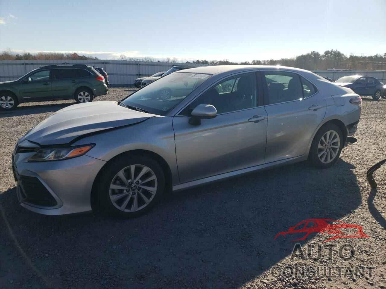 TOYOTA CAMRY 2022 - 4T1C11AK1NU654386