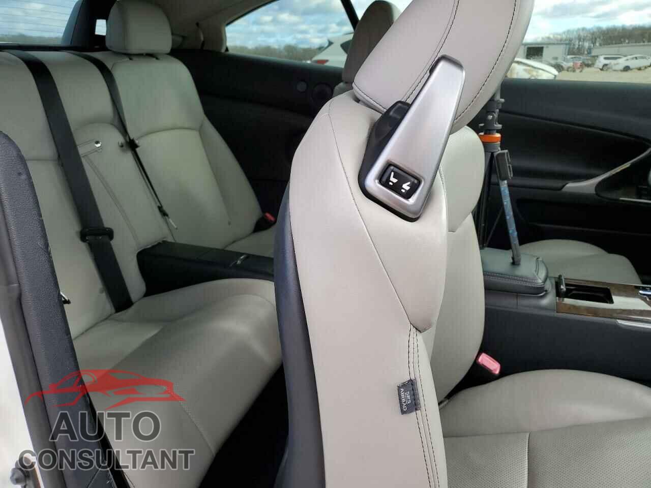 LEXUS IS 2011 - JTHFF2C21B2517458