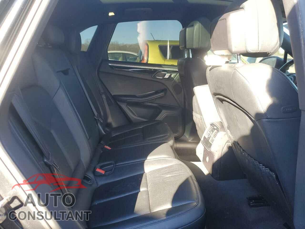 PORSCHE MACAN 2017 - WP1AA2A51HLB01838