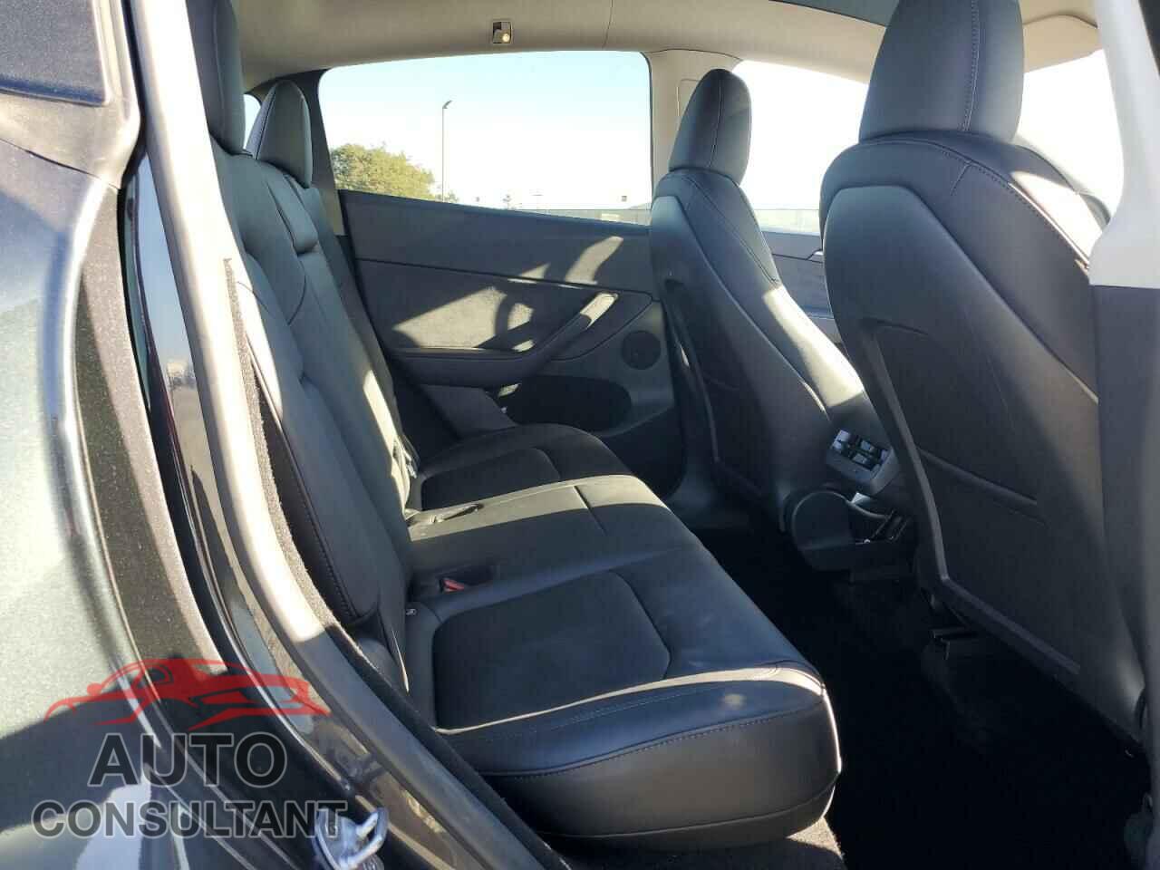 TESLA MODEL Y 2024 - 7SAYGDED4RF017614