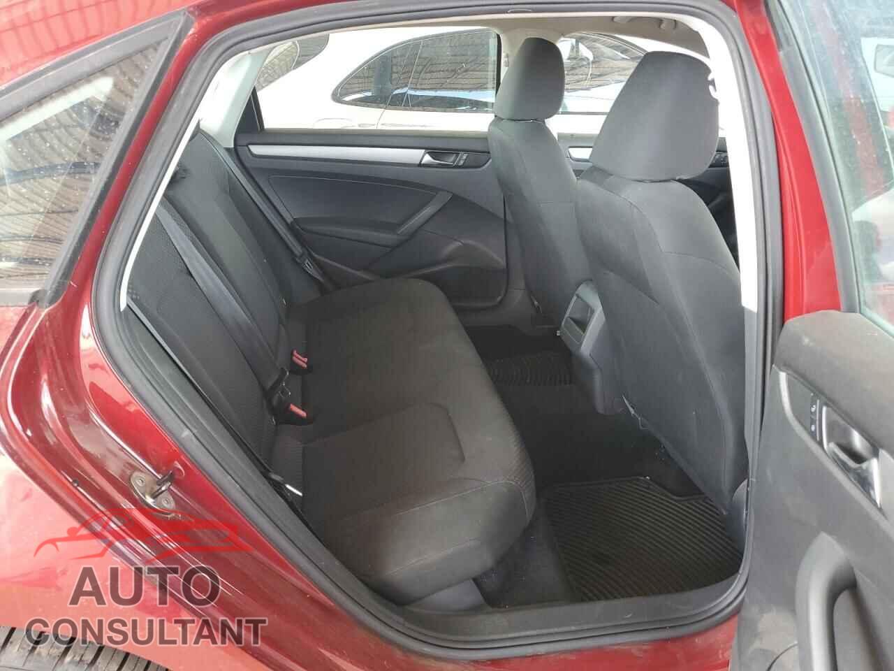 VOLKSWAGEN PASSAT 2015 - 1VWAT7A34FC007728