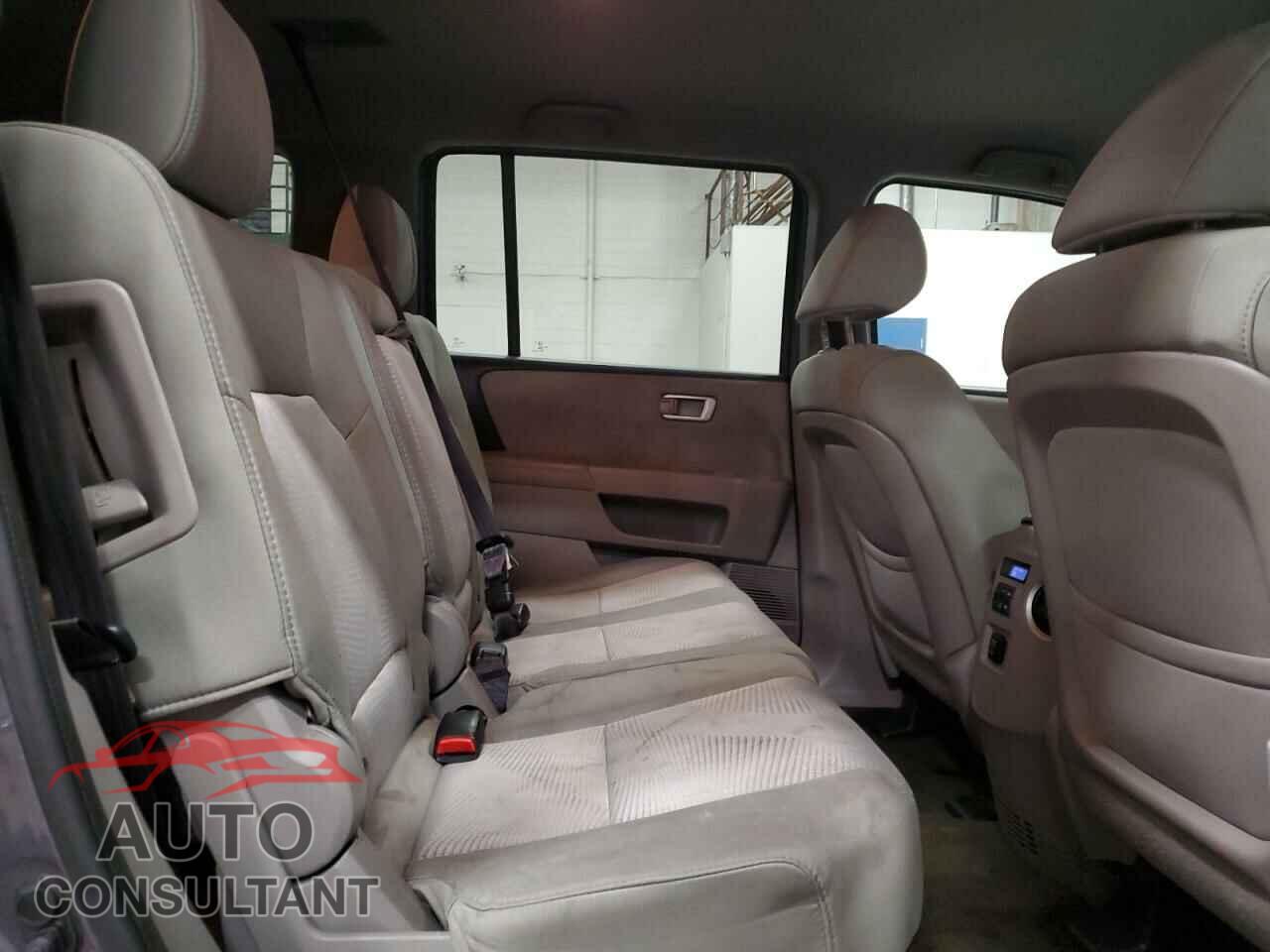 HONDA PILOT 2015 - 5FNYF4H25FB039367