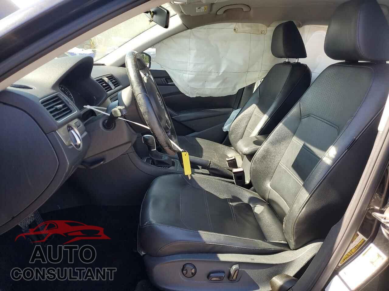 VOLKSWAGEN PASSAT 2015 - 1VWAT7A39FC100566