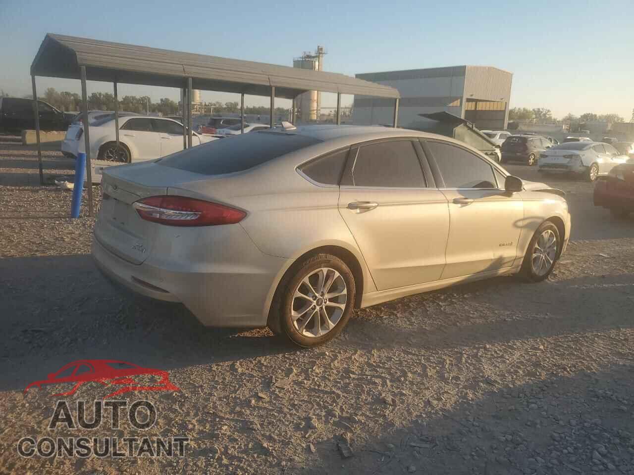 FORD FUSION 2019 - 3FA6P0LU0KR168458