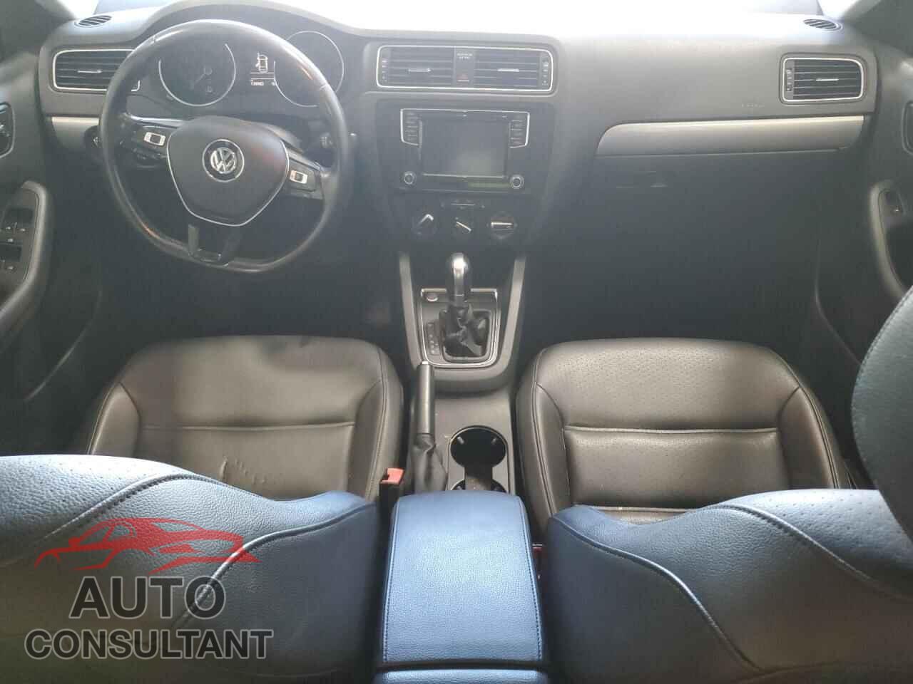 VOLKSWAGEN JETTA 2017 - 3VWDB7AJ2HM340574