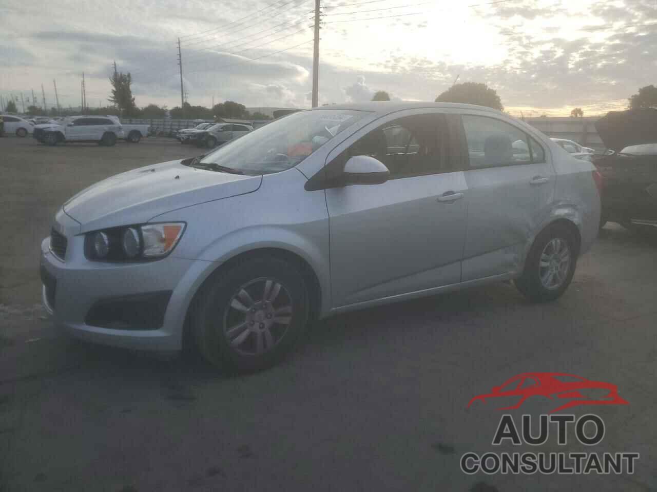 CHEVROLET SONIC 2012 - 1G1JB5SHXC4120165