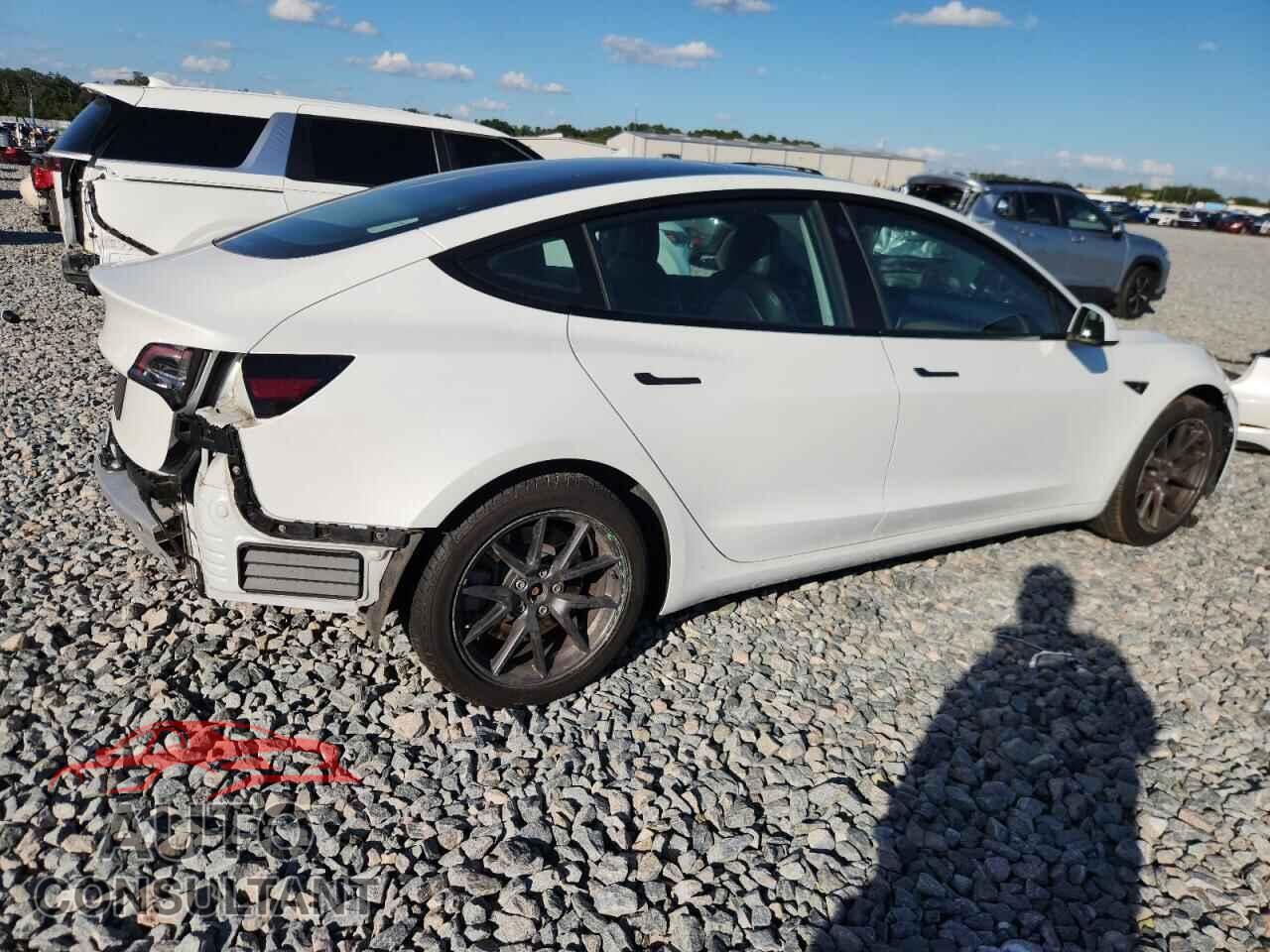 TESLA MODEL 3 2021 - 5YJ3E1EA5MF047103