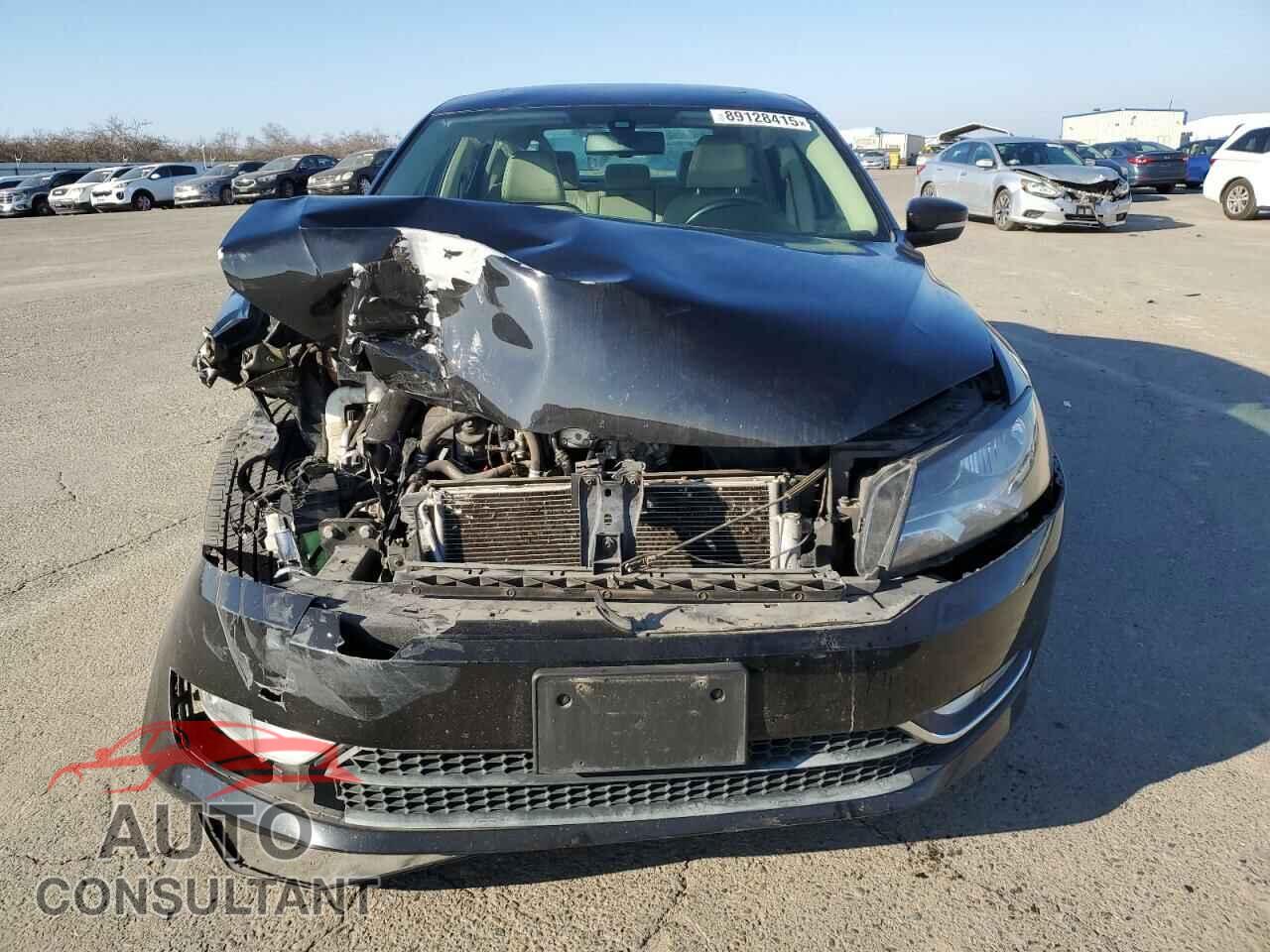 VOLKSWAGEN PASSAT 2015 - 1VWCV7A34FC045561