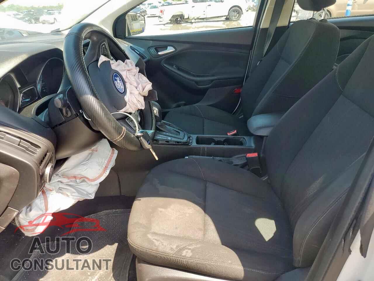FORD FOCUS 2017 - 1FADP3F22HL320265