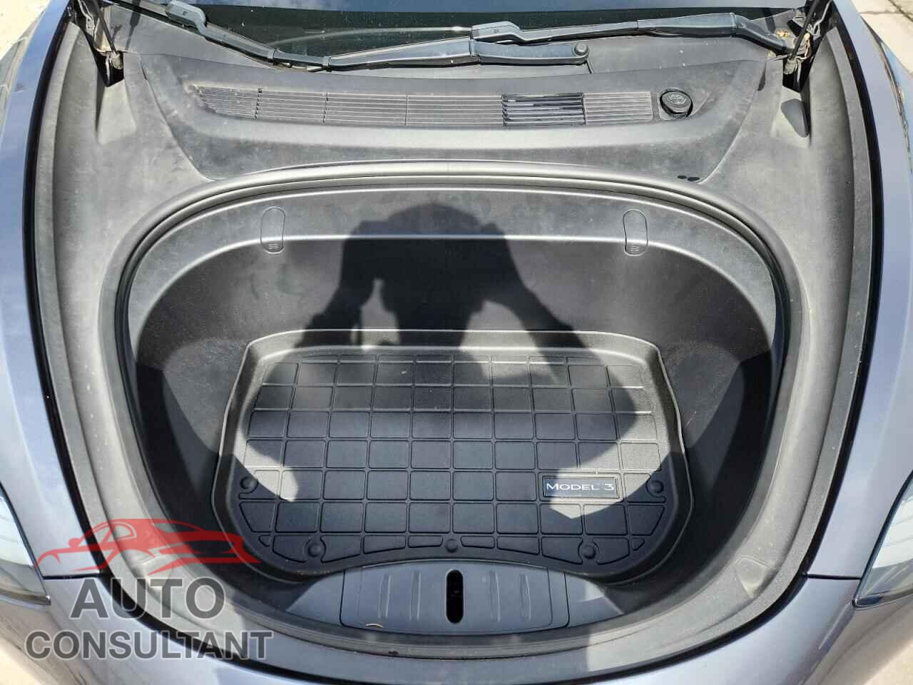 TESLA MODEL 3 2018 - 5YJ3E1EB9JF090752