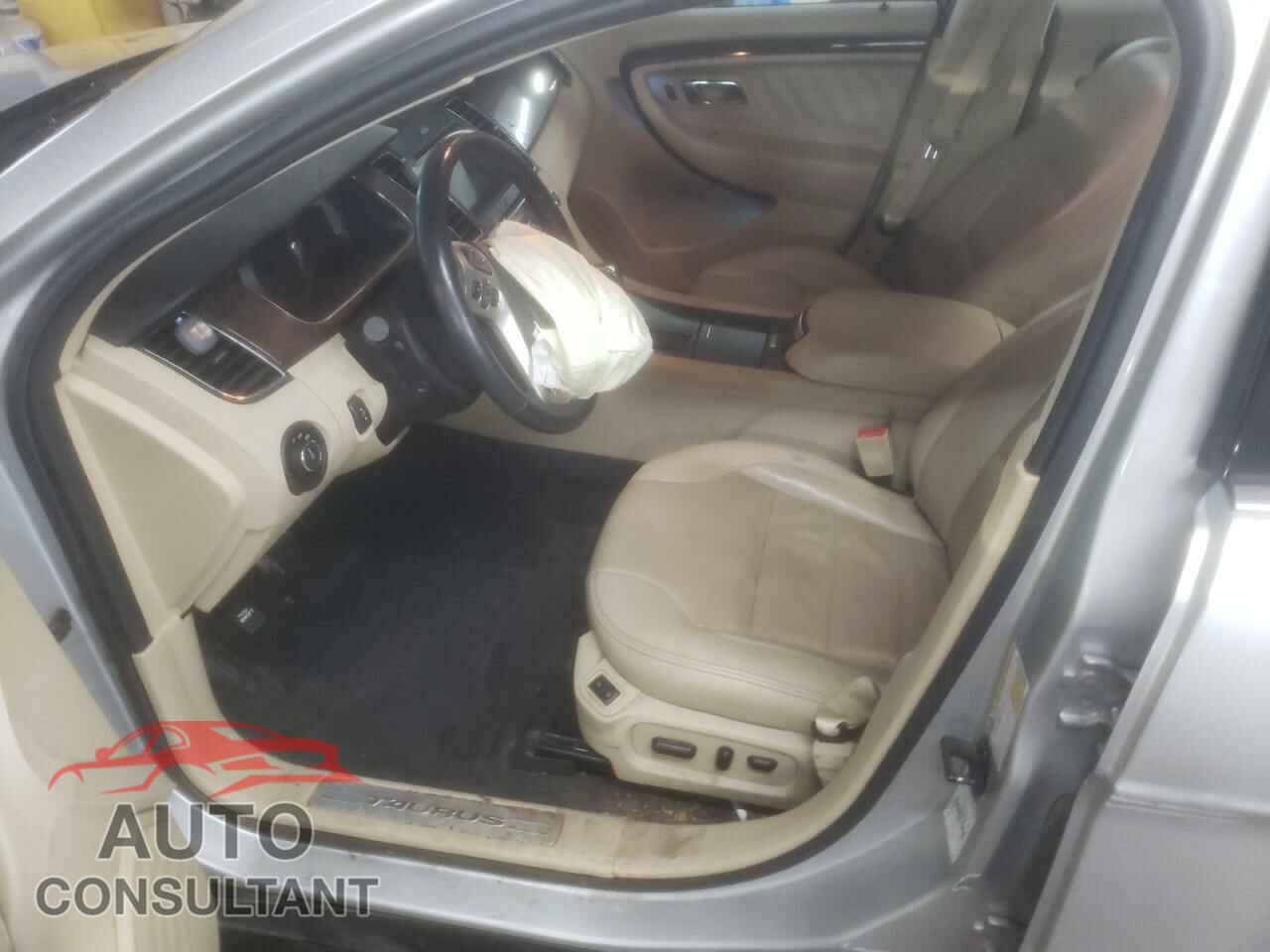 FORD TAURUS 2019 - 1FAHP2F89KG109421